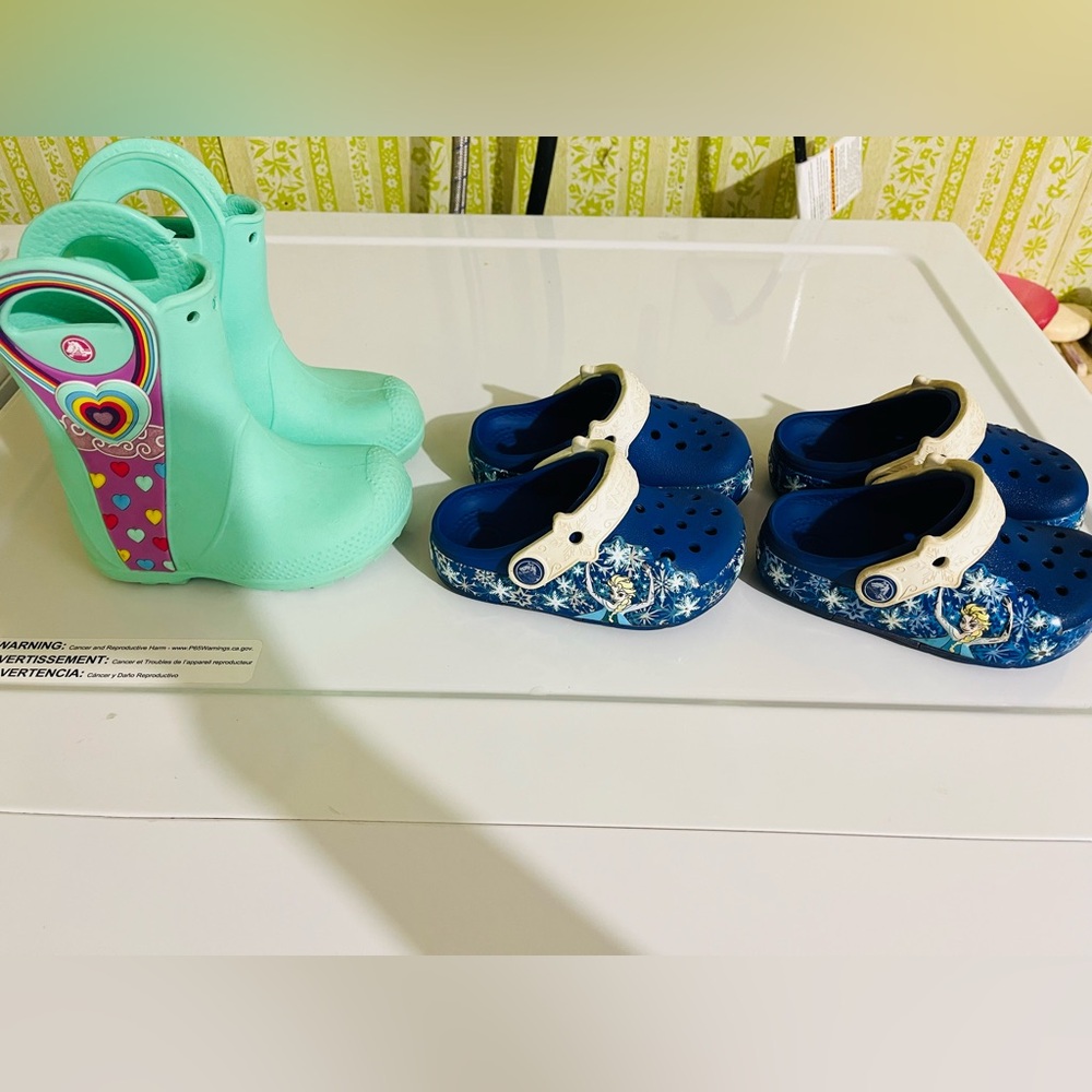 3 pairs toddler Crocs Disney Frozen Light Up Snowflakes size7